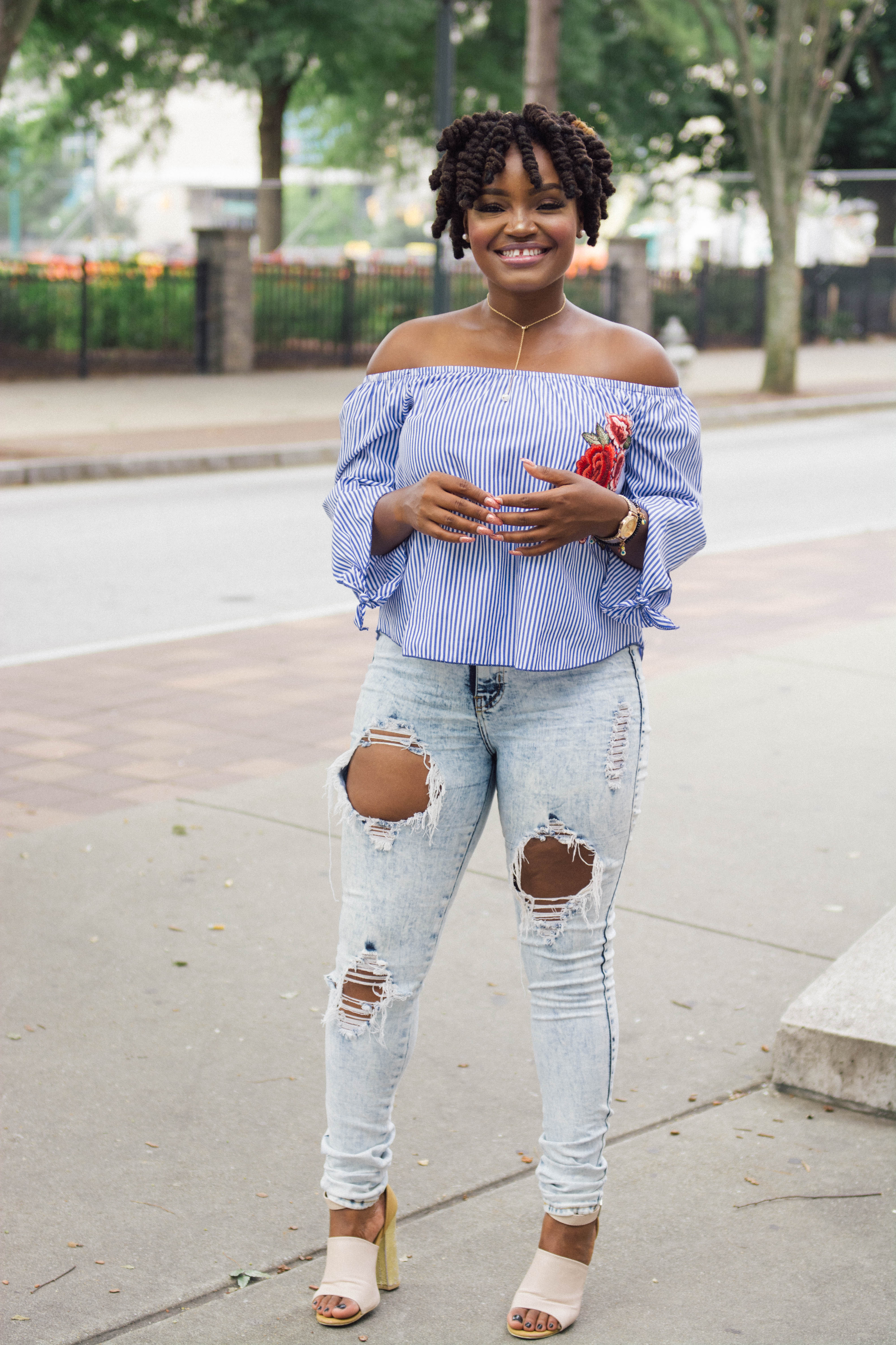 SUMMER OFF THE SHOULDER AND RIPPED JEANS