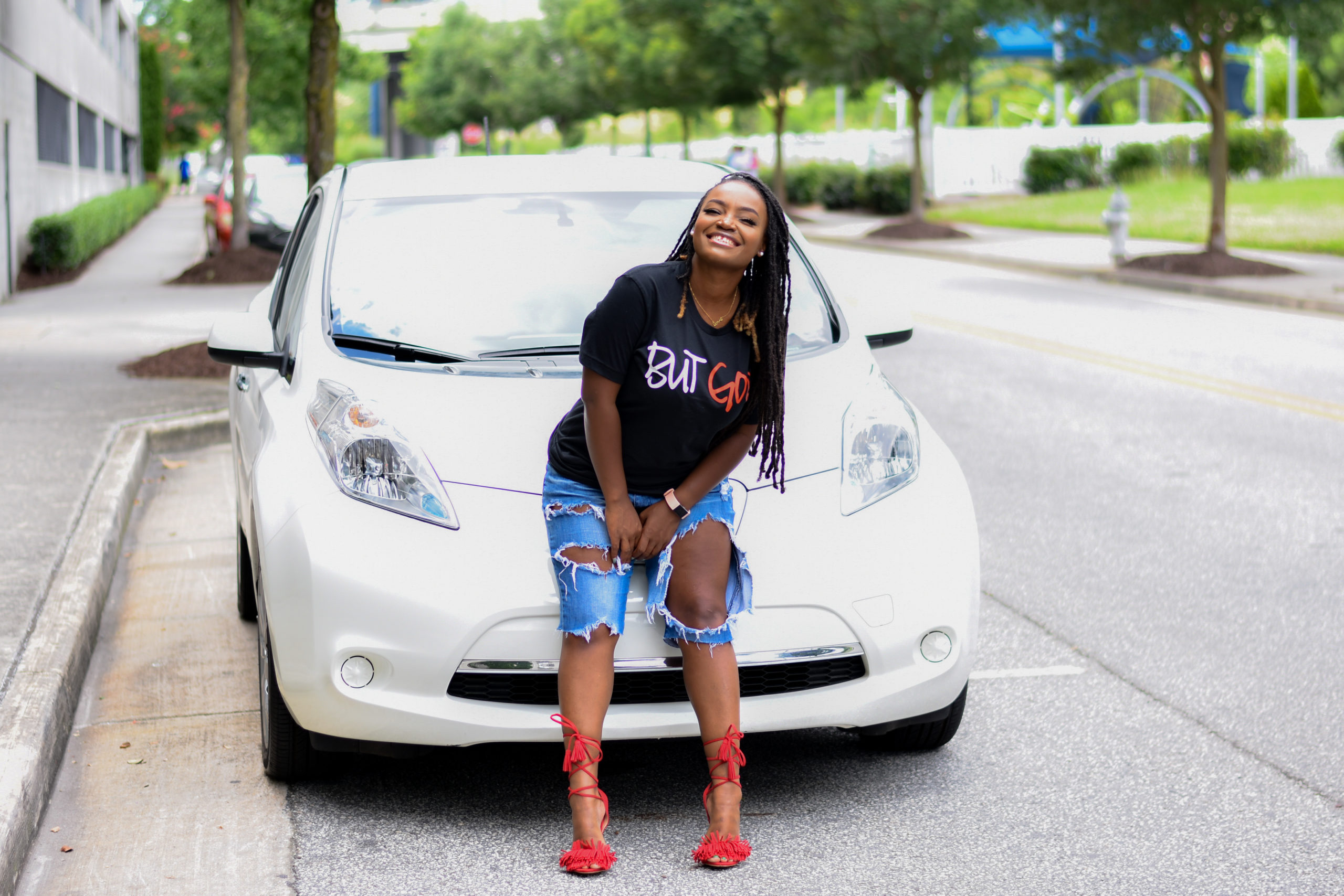 THE PROS AND CONS OF DRIVING AN ELECTRIC CAR- NISSAN LEAF