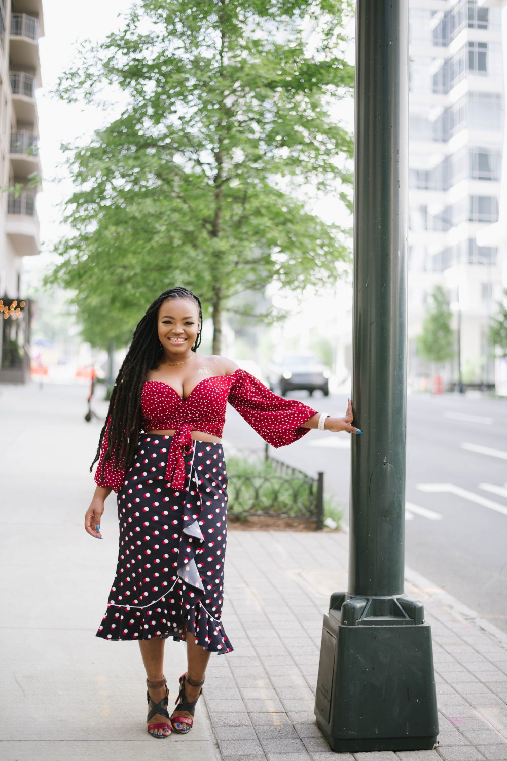 OFF THE SHOULDER POLKA DOTS CROP TOP