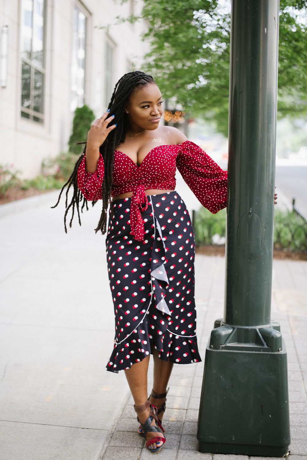OFF THE SHOULDER CROP TOP