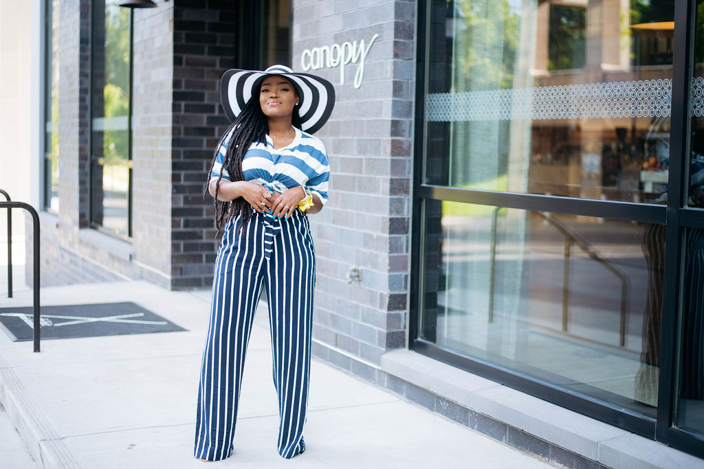 STRIPES WHITE AND BLUE 4TH OF JULY STYLE