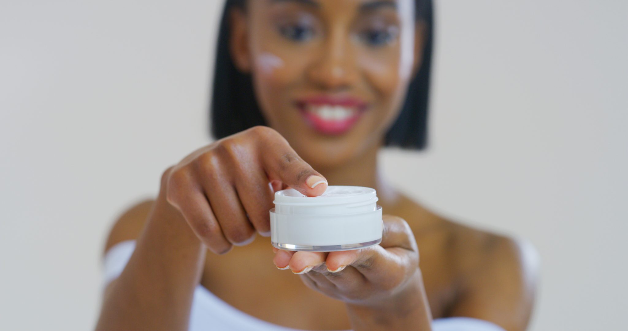 Skincare Products to Use While You Travel