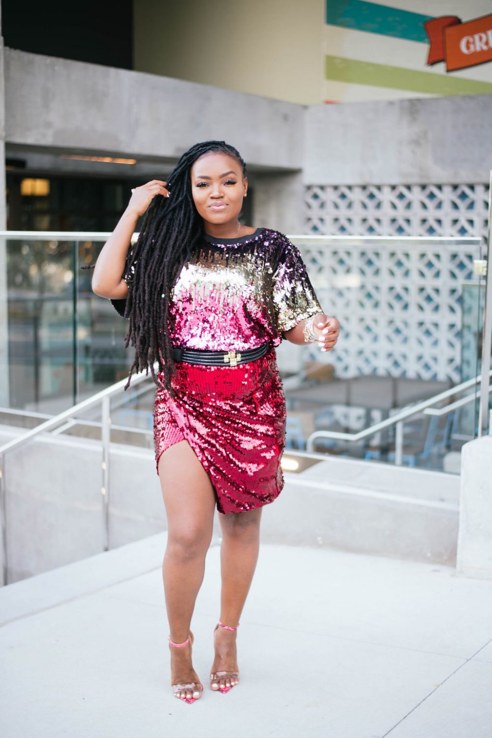 HOLIDAY OUTFITS​ INSPIRATION GUIDE