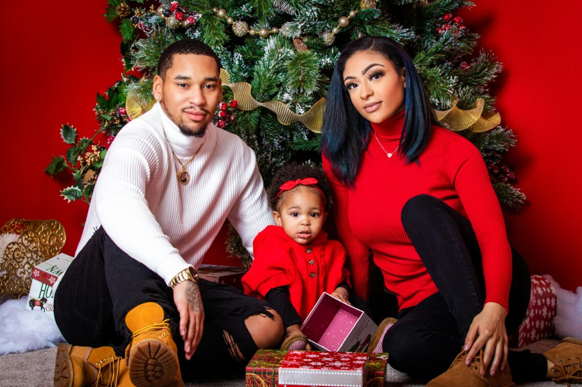 4 Simple Family Christmas Photoshoot Ideas